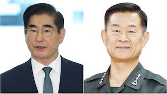 Former Defense Minister Kim Yong-hyun (L) and Defense Minister nominee Choi Byung-hyuk, South Korea's ambassador to Saudi Arabia, are seen in this composite photo. Yonhap