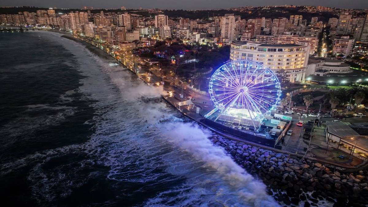 2 dead in Ecuador & Peru as big waves of up to 13 feet hit coast