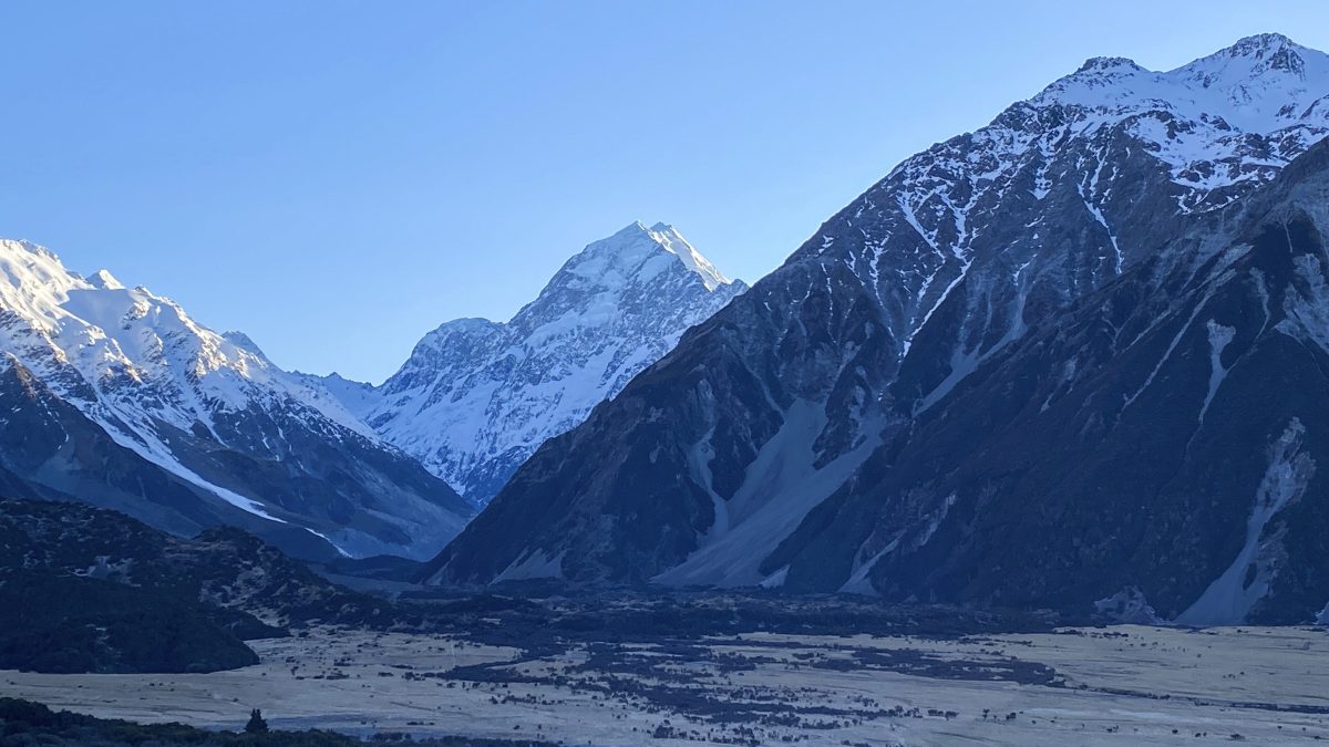 New Zealand: 3 climbers from US, Canada missing on Mt Cook; bad weather prevents search op New Zealand: 3 climbers from US, Canada missing on Mt Cook; bad weather prevents search op