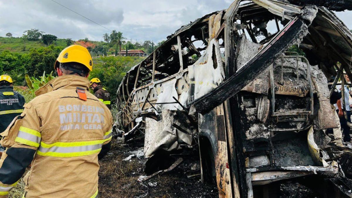 Firefighters and other rescue teams work on the site of the bus crash in Teofilo Otoni, Minas Gerais state, Brazil. AFP Firefighters and other rescue teams work on the site of the bus crash in Teofilo Otoni, Minas Gerais state, Brazil. AFP