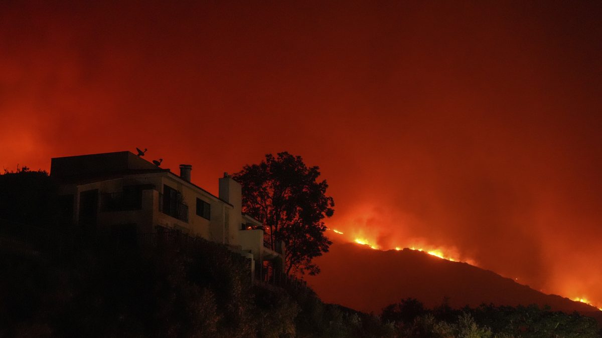 The Franklin Fire approaches Pepperdine University in Malibu, Calif. AP The Franklin Fire approaches Pepperdine University in Malibu, Calif. AP