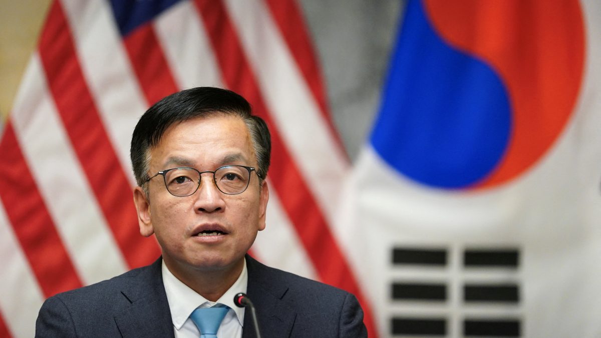 South Korea's acting President Choi Sang-mok said he would appoint two Constitutional Court justices immediately, and a third when ruling and opposition parties can agree on nominating a candidate. File image/ Reuters South Korea's acting President Choi Sang-mok said he would appoint two Constitutional Court justices immediately, and a third when ruling and opposition parties can agree on nominating a candidate. File image/ Reuters