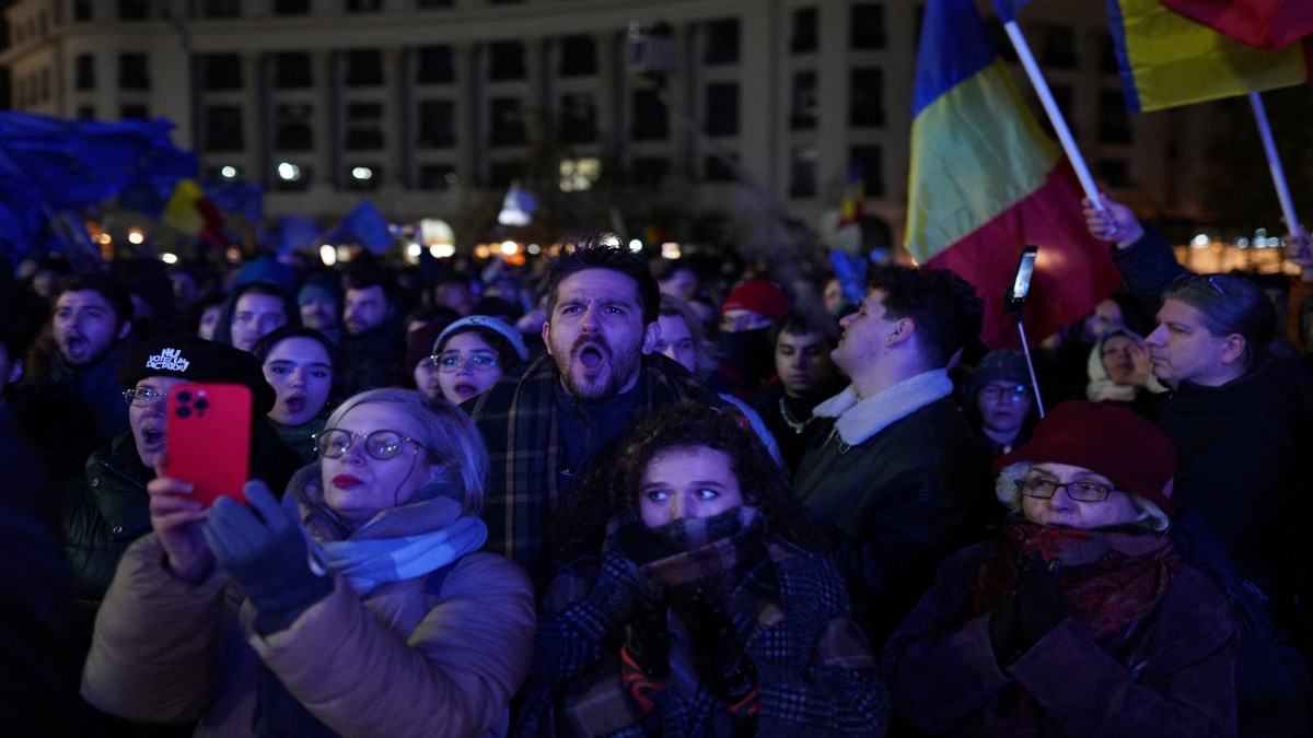 US calls for 'peaceful democratic process' in Romania after country scraps first round of voting