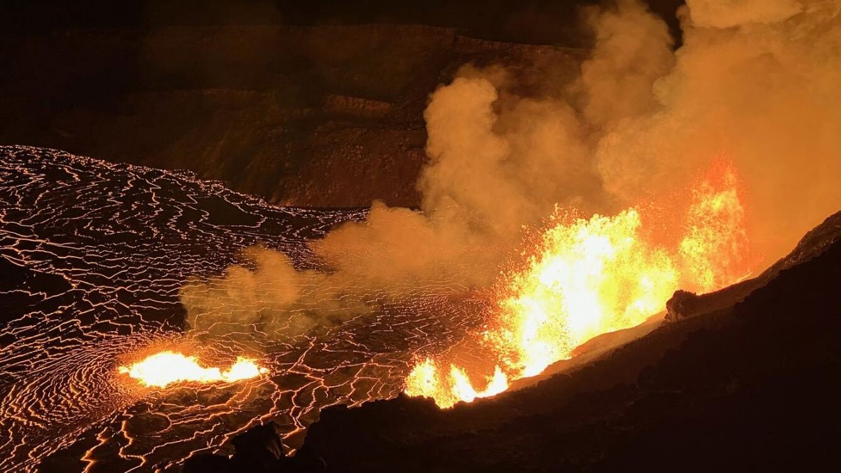 Hawaii's Kilauea volcano erupts, lava fountains reach 80 meters high, vog threatens