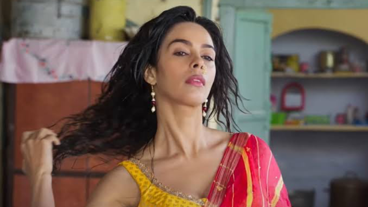 Mallika Sherawat exposes the dark side of south Indian cinema, reveals ‘A director told me the hero would cook rotis on your stomach, I said…’ Mallika Sherawat exposes the dark side of south Indian cinema, reveals ‘A director told me the hero would cook rotis on your stomach, I said…’
