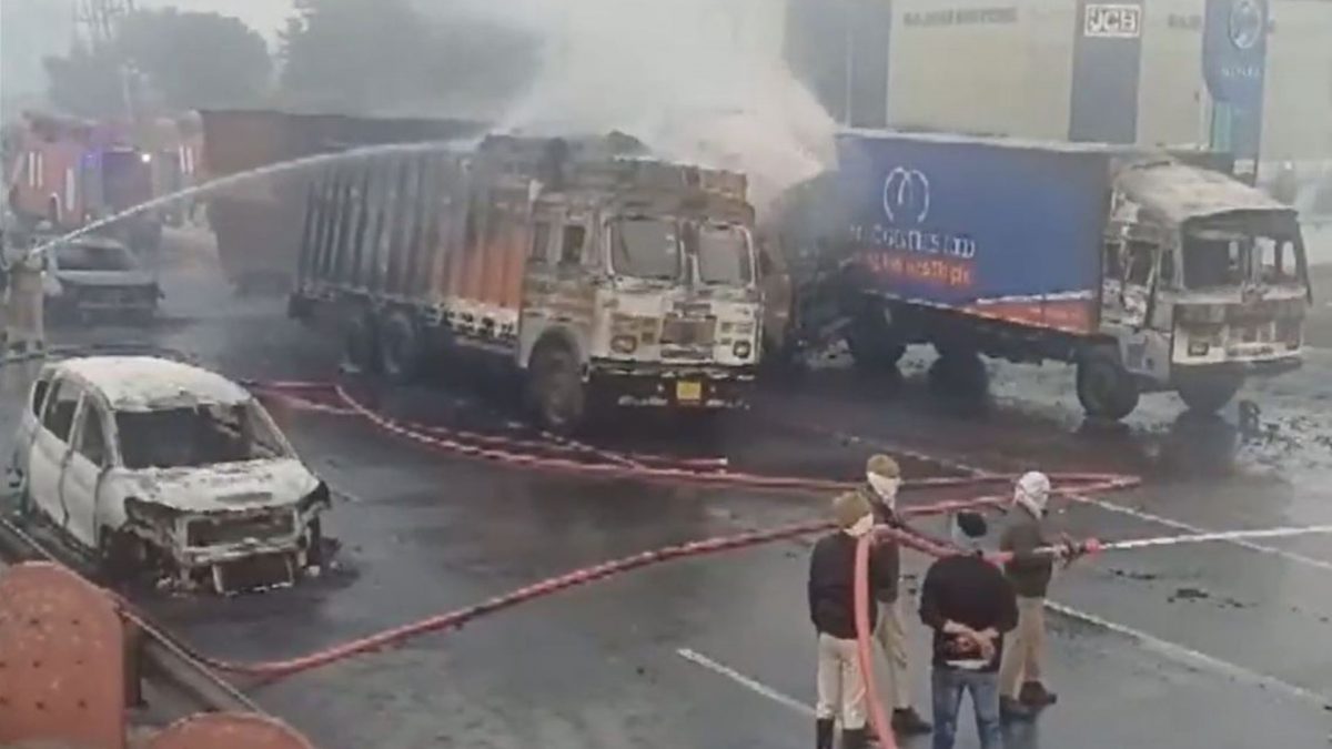Tragic crash in Gujarat: Maha Kumbh pilgrims’ van hits stationary truck, four dead & six injured Tragic crash in Gujarat: Maha Kumbh pilgrims’ van hits stationary truck, four dead & six injured