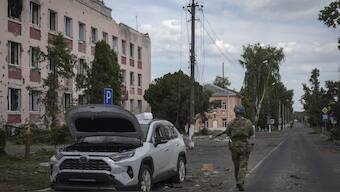 A Ukrainian soldier walks past a city hall in Sudzha, in the Kursk region of Russia. File image/ AP