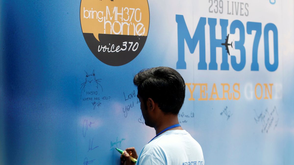 A man writes on a message board for passengers, onboard the missing Malaysia Airlines Flight MH370, during its fifth annual remembrance event in Kuala Lumpur, Malaysia, March 3, 2019. File Image/Reuters A man writes on a message board for passengers, onboard the missing Malaysia Airlines Flight MH370, during its fifth annual remembrance event in Kuala Lumpur, Malaysia, March 3, 2019. File Image/Reuters