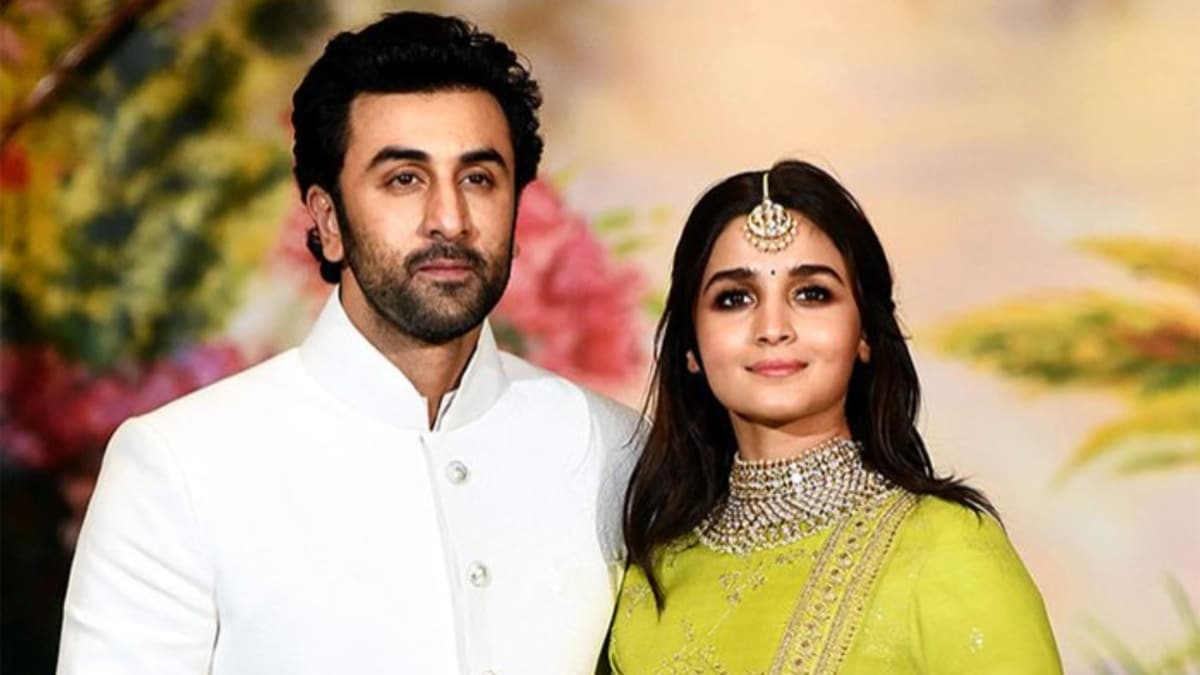 Alia Bhatt reacts amid netizens slamming Ranbir Kapoor for ignoring her on Raj Kapoor's 100th birth anniversary: 'They don’t post...'