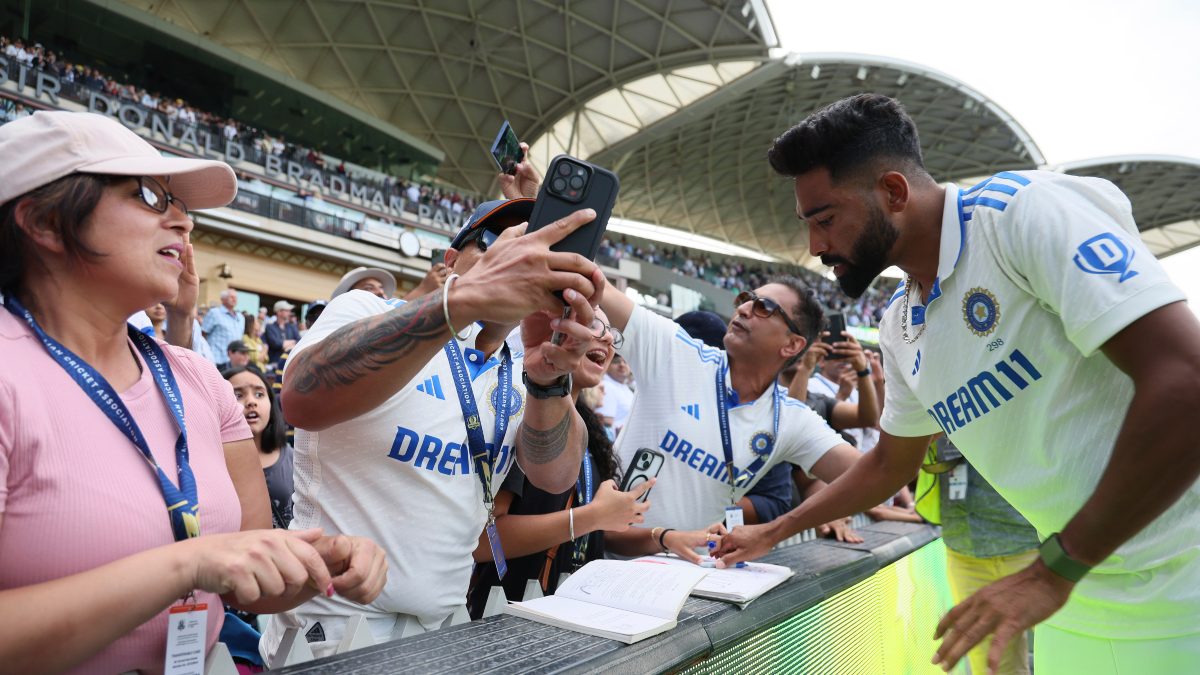 Mohammed Siraj continues to court criticism from Australian fans during Border-Gavaskar Trophy. Image: AP
Mohammed Siraj continues to court criticism from Australian fans during Border-Gavaskar Trophy. Image: AP