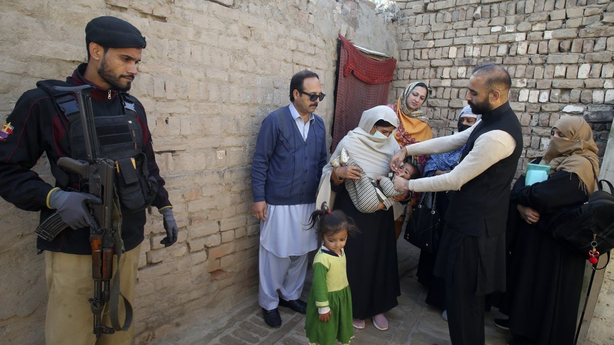 Amid rising polio cases, Pakistan begins last vaccination drive of the year