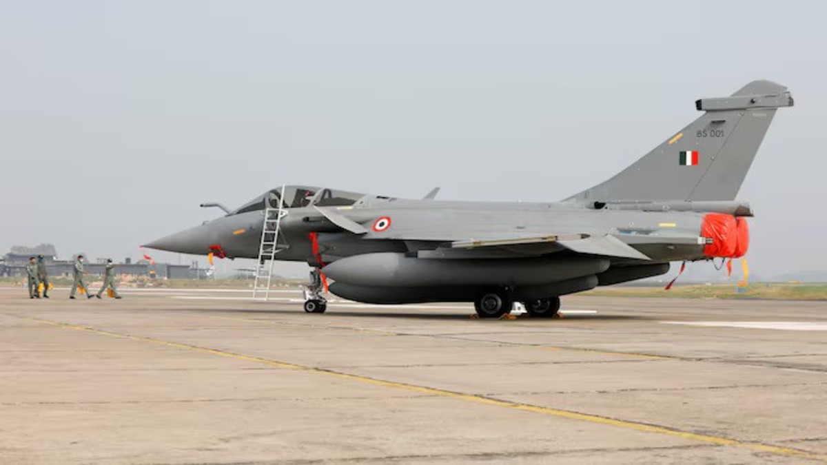 Modi in France: Deal to buy 26 Rafael-M fighter jets, 3 Scorpene submarines awaits CCS nod, says report Modi in France: Deal to buy 26 Rafael-M fighter jets, 3 Scorpene submarines awaits CCS nod, says report