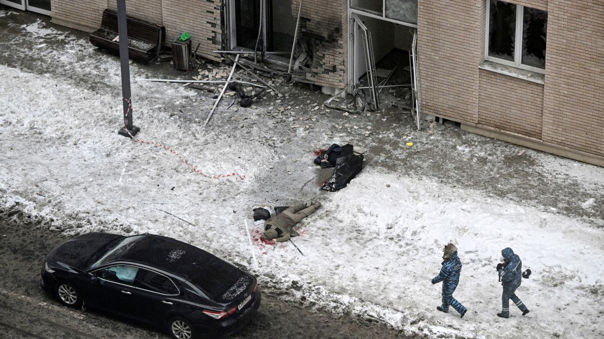 Bodies of the commander of Russian armed forces' chemical, biological and radiation defence troops, Igor Kirillov, (top) and his assistant are seen at the blast scene outside a residential building on Ryazansky Avenue in Moscow on December 17, 2024. Image- AFP Bodies of the commander of Russian armed forces' chemical, biological and radiation defence troops, Igor Kirillov, (top) and his assistant are seen at the blast scene outside a residential building on Ryazansky Avenue in Moscow on December 17, 2024. Image- AFP