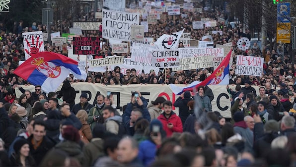 Thousands protest in Belgrade to protest against populist Serbian leadership