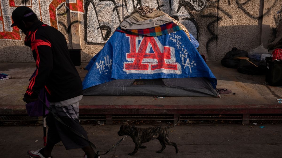 US sees record 18% increase in homelessness in 2024 as buying a house becomes more expensive