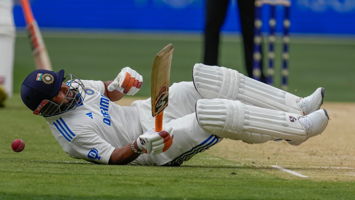 Gavaskar slams Pant's approach after keeper-batter throws his wicket away on Day 3 of MCG Test: 'Stupid! Stupid! Stupid!'