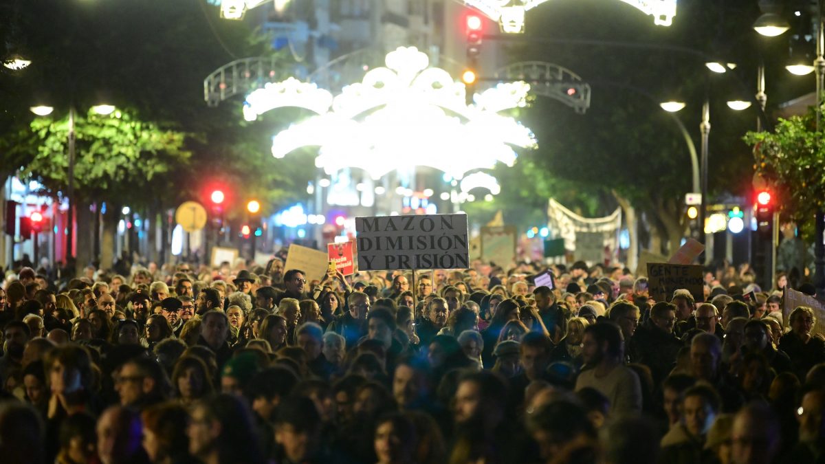 ‘Murderer’ chants echo through Valencia as tens of thousands demand accountability for flood disaster ‘Murderer’ chants echo through Valencia as tens of thousands demand accountability for flood disaster