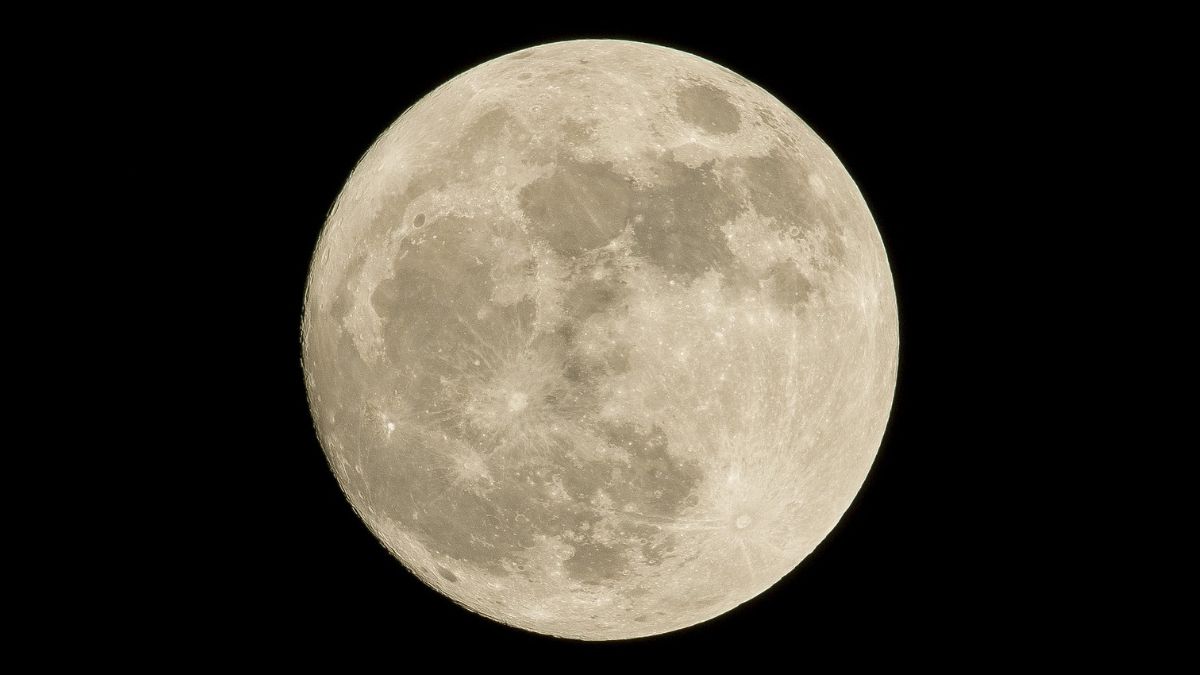 The actual age of the Moon is revealed. How old is it? The actual age of the Moon is revealed. How old is it?