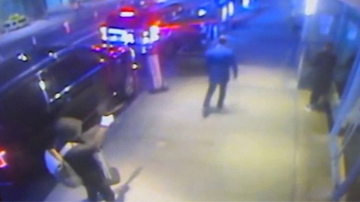 An image of the person sought in connection to the investigation of the shooting death of Brian Thompson, is seen in this surveillance video taken outside a hotel in the Manhattan borough of New York City, US, December 4, 2024. Reuters
An image of the person sought in connection to the investigation of the shooting death of Brian Thompson, is seen in this surveillance video taken outside a hotel in the Manhattan borough of New York City, US, December 4, 2024. Reuters