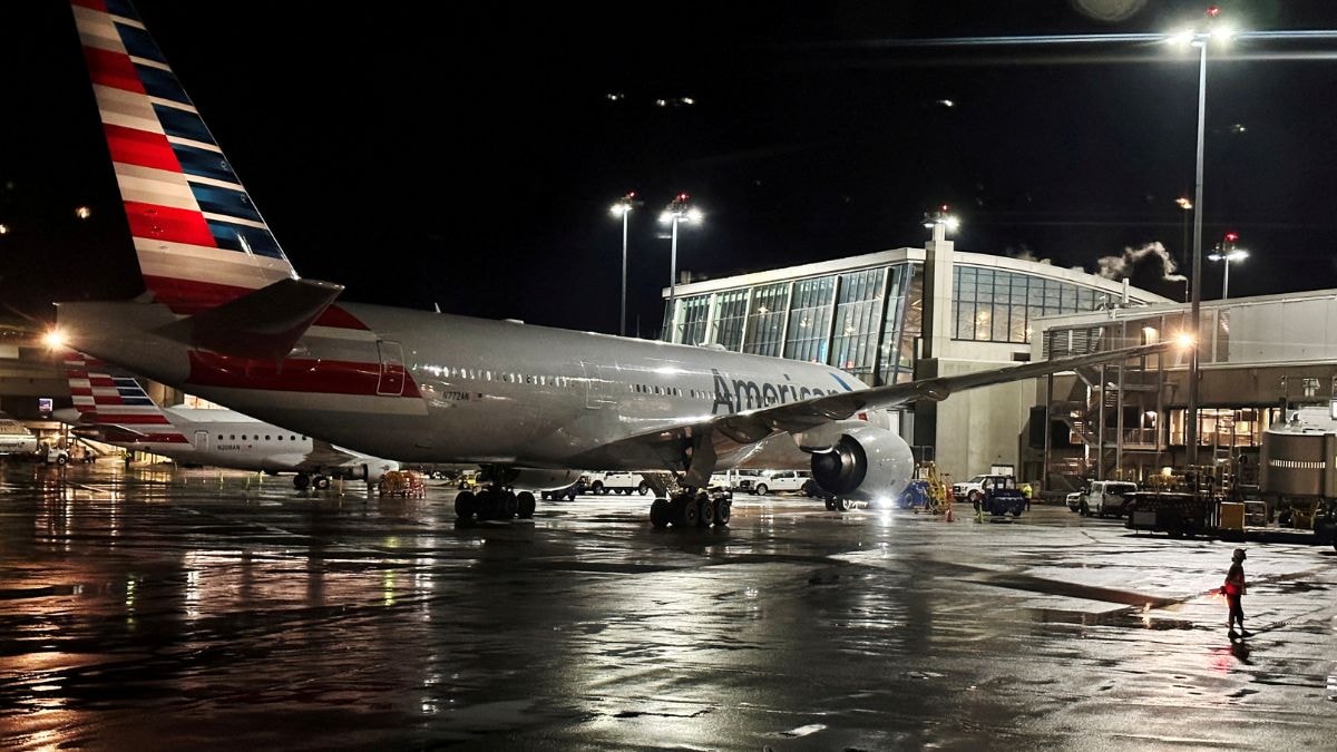 American Airlines resumes flights after unknown technical glitch halted ops