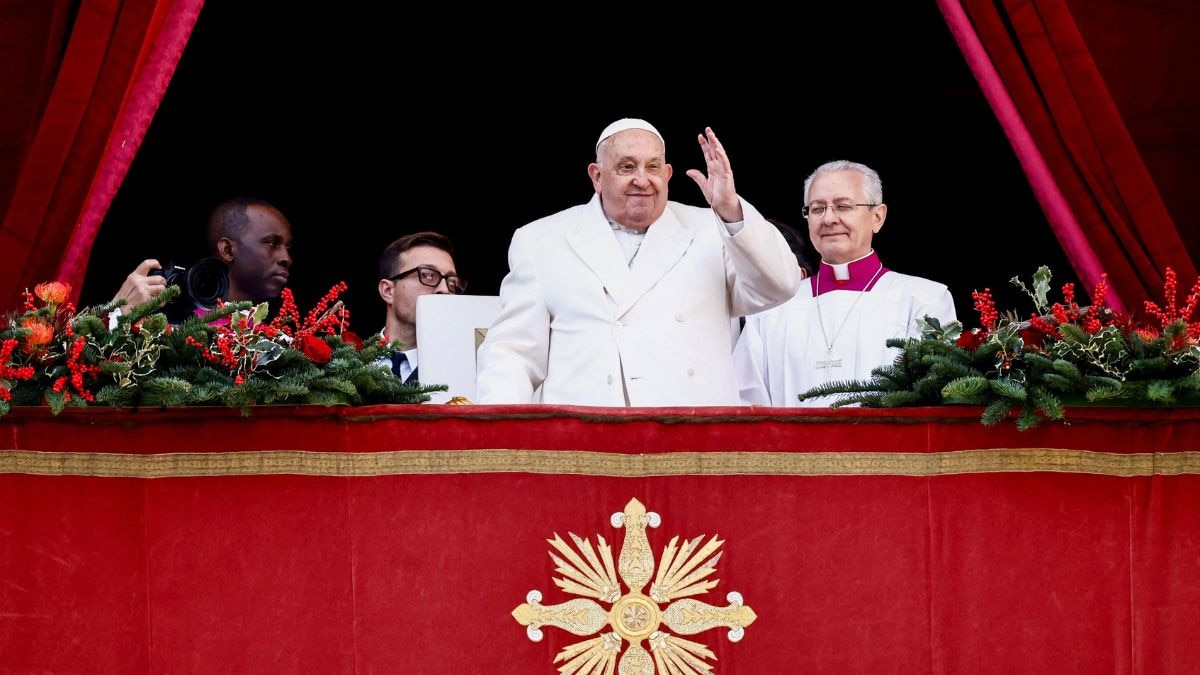 Pope Francis in Christmas message: ‘May the sound of arms be silenced in war-torn Ukraine’