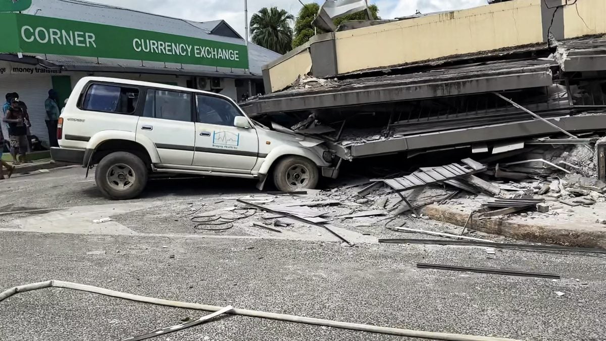 Vanuatu earthquake: US, French embassies crushed; bodies seen in capital Port Vila, say reports