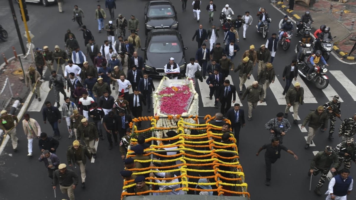 Former PM Manmohan Singh cremated in Delhi's Nighambodh Ghat with full state honours & a 21-gun salute