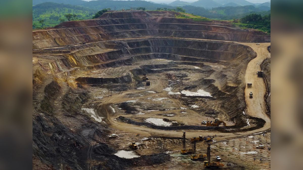 Congo frees 14 of 17 Chinese men held in illegal gold mining crackdown Congo frees 14 of 17 Chinese men held in illegal gold mining crackdown