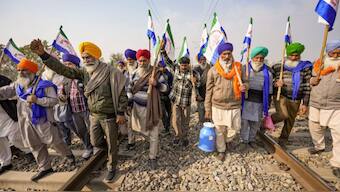 Rail services were hit on Monday, December 30, 2024, as farmers’ ‘Rail Roko Andolan’ led to the cancellation of 163 trains. Source: PTI.