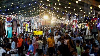 People shop at a market in New Delhi. India is the world's fifth-largest economy and has recorded healthy growth this year. File photo/Reuters