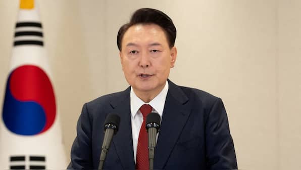 South Korean authorities vow to execute arrest warrant for Yoon Suk Yeol amid protests