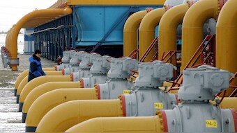 A gas worker walks between pipes in a compressor and distribution station of the Urengoy-Pomary-Uzhgorod gas pipeline, some 30 km (19 miles) from the south western Russian city of Kursk, January 4, 2006. File Image/Reuters