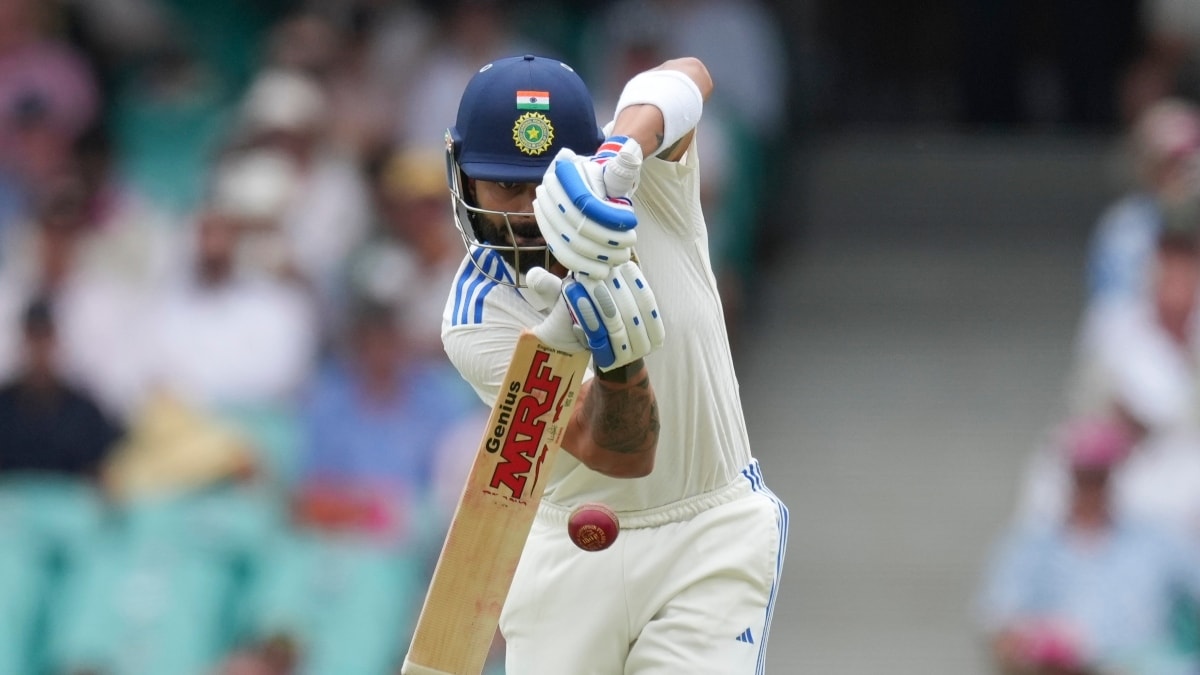 Kohli escapes controversial catch in Sydney Test