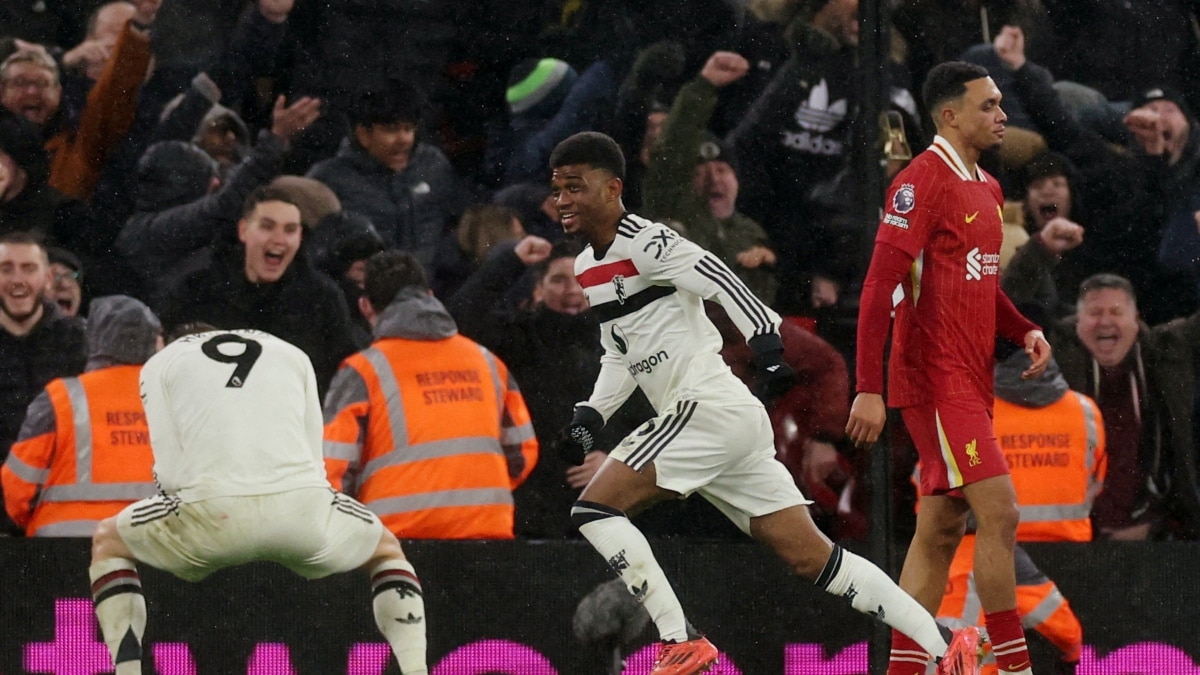 Premier League: Manchester United hold Liverpool to thrilling 2-2 draw at Anfield