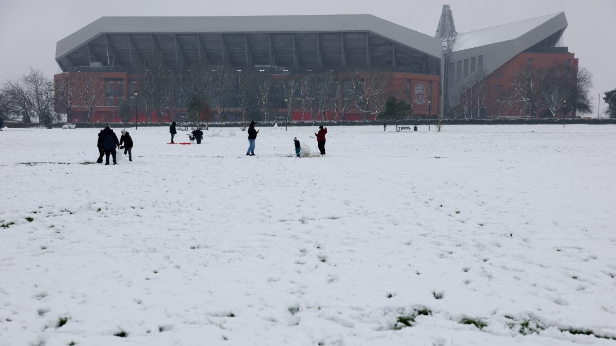 Liverpool vs Manchester United to go ahead despite adverse weather conditions