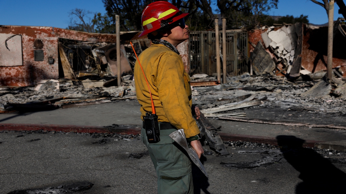 'Must not let our guard down': Dangerous winds set to complicate firefighting efforts in Los Angeles 'Must not let our guard down': Dangerous winds set to complicate firefighting efforts in Los Angeles