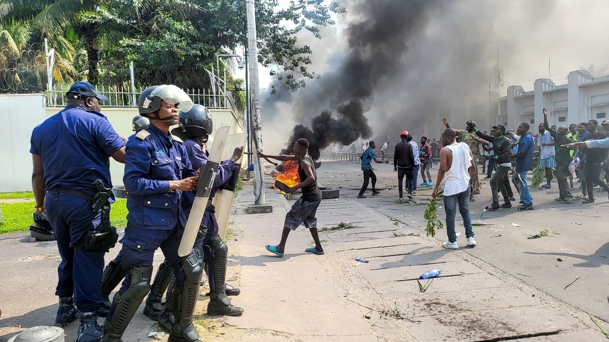 Chaos in Congo's Goma: Embassies of Rwanda, France & US attacked; UN says dead bodies lie in streets