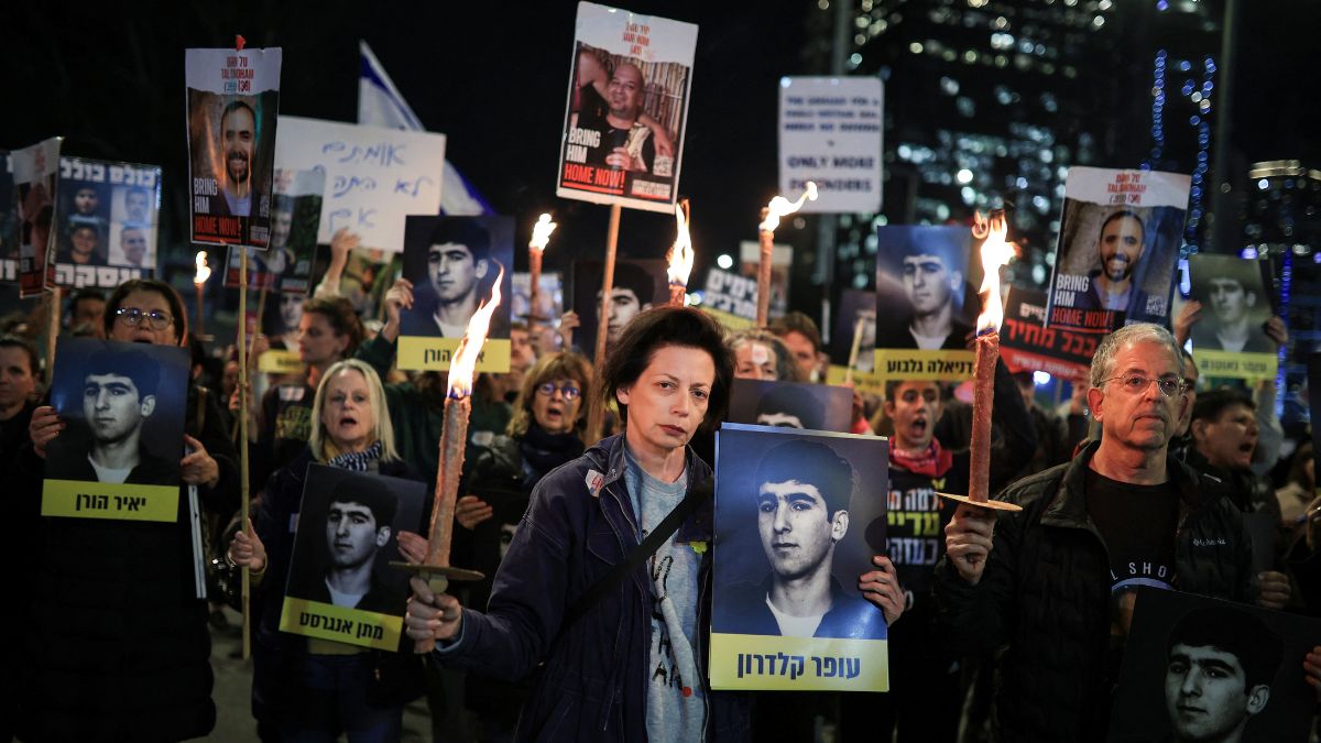 Supporters of Israeli hostages, kidnapped during the deadly October 7, 2023 attack by Hamas, hold pictures of hostages and of Ron Arad, an Israeli air force navigator missing since he bailed out over Lebanon in 1986, as they demand a deal during a protest amid ongoing negotiations for a ceasefire in Gaza, in Tel Aviv, Israel January 13, 2025. (Photo: Reuters) Supporters of Israeli hostages, kidnapped during the deadly October 7, 2023 attack by Hamas, hold pictures of hostages and of Ron Arad, an Israeli air force navigator missing since he bailed out over Lebanon in 1986, as they demand a deal during a protest amid ongoing negotiations for a ceasefire in Gaza, in Tel Aviv, Israel January 13, 2025. (Photo: Reuters)