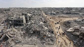 Palestinians returning to Jabaliya in the Gaza Strip. (Photo: AFP)