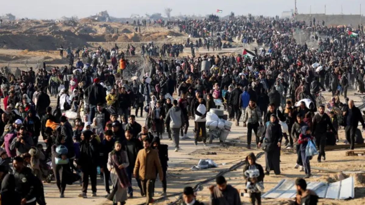 The photograph shows Palestinians displaced from the war between Israel and Gaza returning to their homes in northern Gaza amid a ceasefire. (Photo: Reuters) The photograph shows Palestinians displaced from the war between Israel and Gaza returning to their homes in northern Gaza amid a ceasefire. (Photo: Reuters)