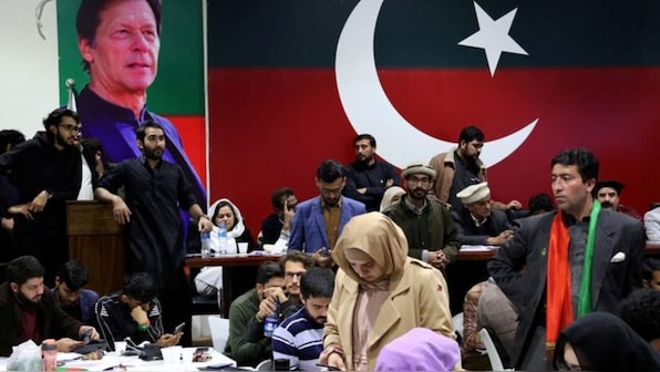 Pakistan: Imran Khan's PTI slams PM Sharif for 'extending olive branch to India'