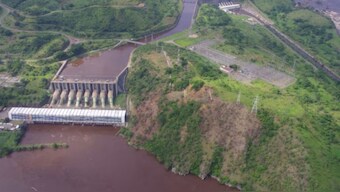 The photograph shows Inga 1 (rear) and Inga 2 (front) power plants on the Congo river. (Photo: AFP)