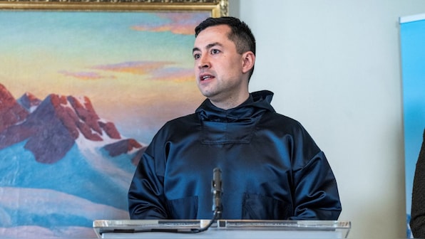 Amid Trump's call to purchase Greenland, island's leader pushes for independence