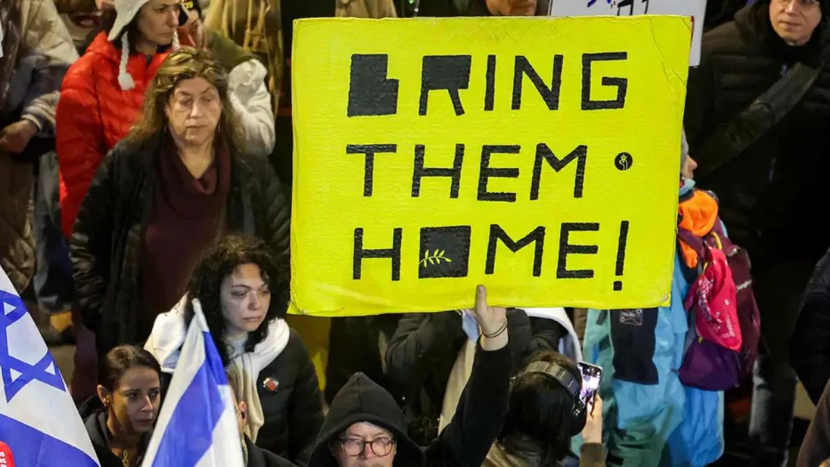 Families of Israel's hostages hold a demonstration to call upon their government to secure the release of hostages held in the Gaza Strip. (Photo: AFP) Families of Israel's hostages hold a demonstration to call upon their government to secure the release of hostages held in the Gaza Strip. (Photo: AFP)