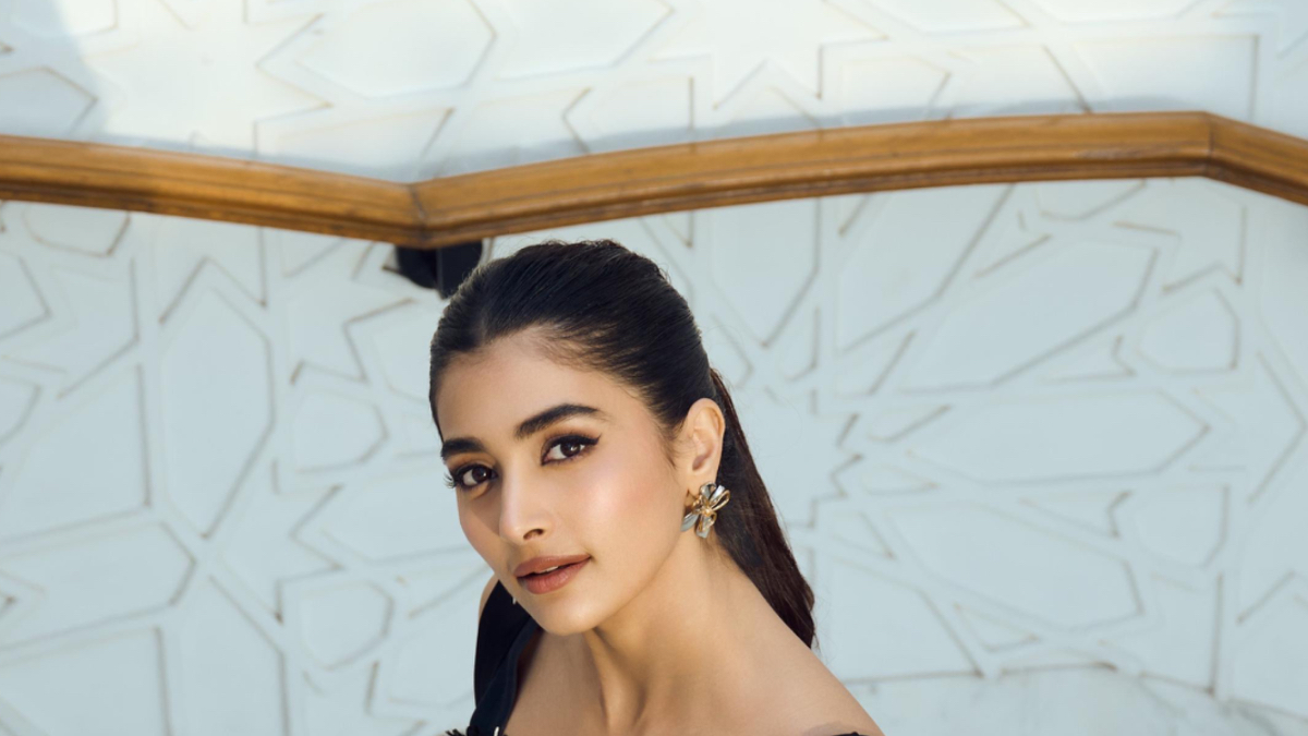 Deva: Pooja Hegde’s Bold Persona Turns Heads, Actress Nails the Alpha-Female Vibe in This Action-Packed Thriller Deva: Pooja Hegde’s Bold Persona Turns Heads, Actress Nails the Alpha-Female Vibe in This Action-Packed Thriller