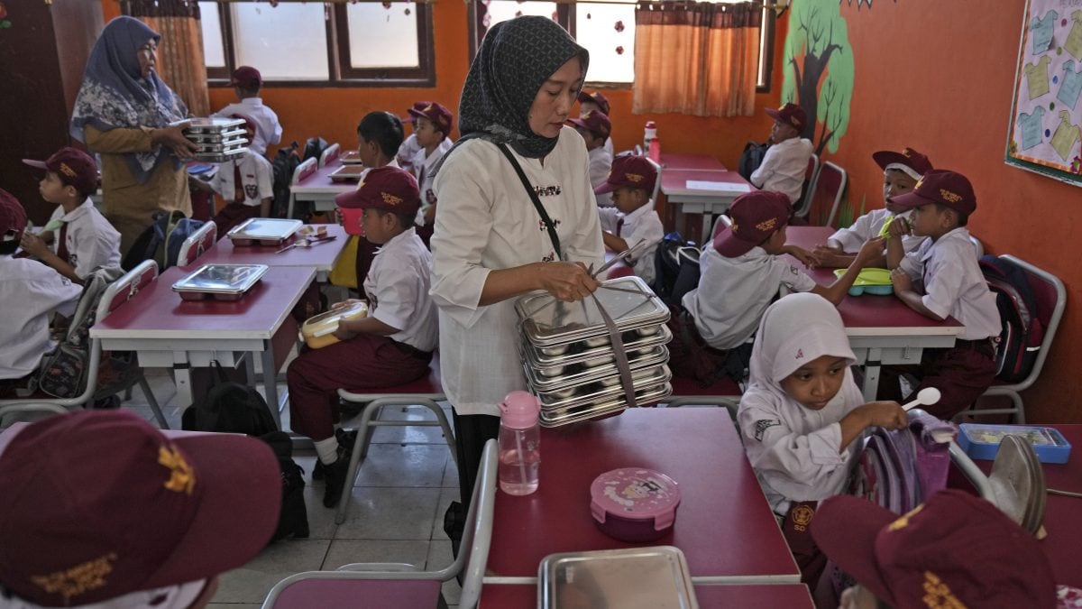 Indonesia's new government unveils $28 billion free meals program to fight malnutrition