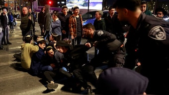 Israeli forces remove people blocking a road to protest a ceasefire deal, which they believe compromises Israel's security, near the Prime Minister's office in Jerusalem, January 15, 2025. File Image/Reuters