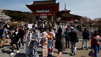 A crowd of tourists are seen at Kiyomizu-dera temple in Kyoto, western Japan. File image/ Reuters