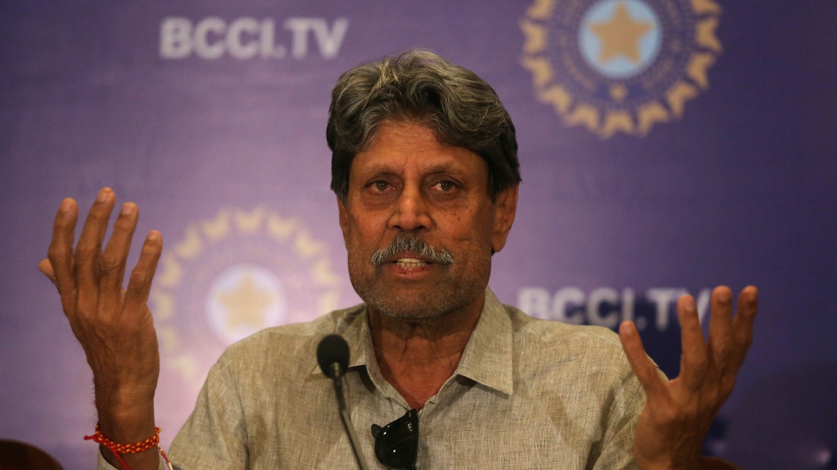 Kapil Dev's epic response to Yograj Singh's 'pistol' claim: 'Kaun hai'?; watch video Kapil Dev's epic response to Yograj Singh's 'pistol' claim: 'Kaun hai'?; watch video