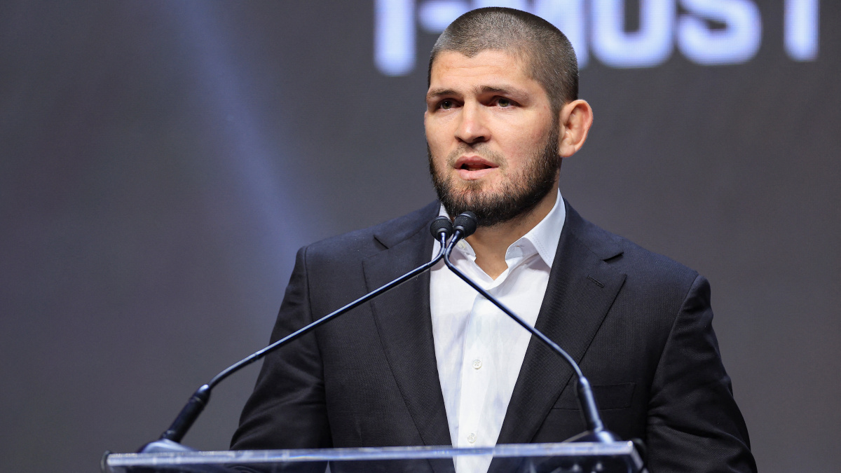 UFC legend Khabib Nurmagomedov ejected from flight after refusing to give up exit row seat in US; watch video UFC legend Khabib Nurmagomedov ejected from flight after refusing to give up exit row seat in US; watch video